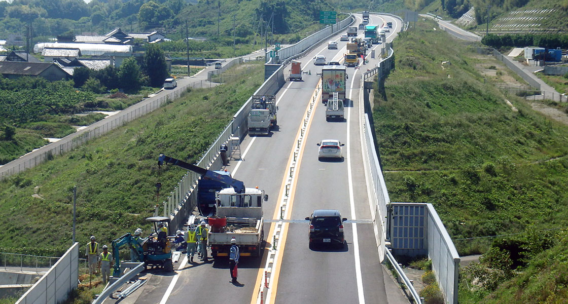 和歌山河川国道事務所（京奈和自動車道付属物他整備工事）